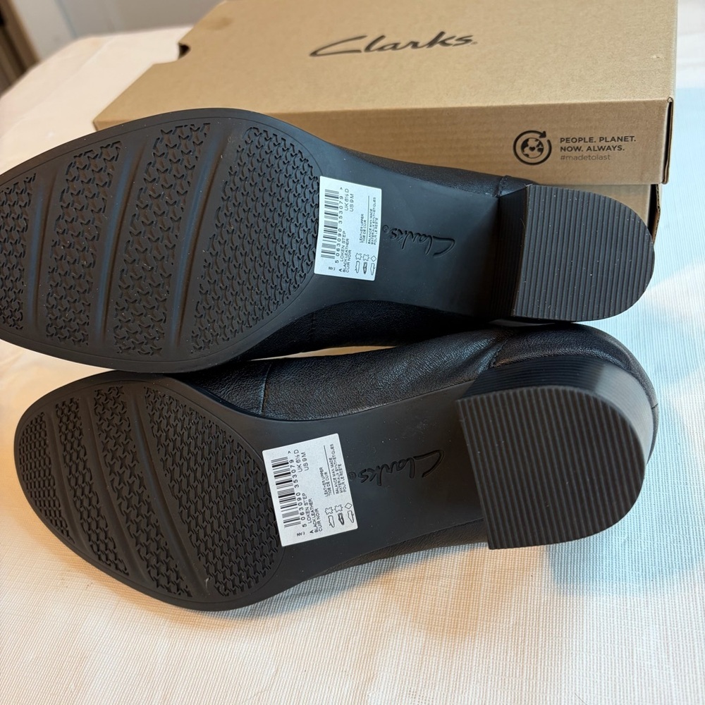Clarks Women's Classic Black Heels - Picture 7 of 9